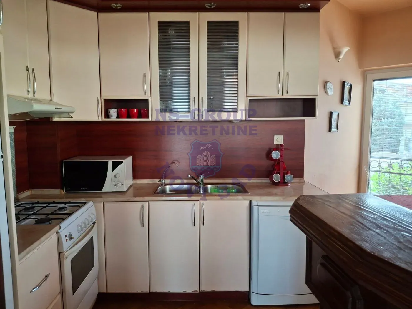 kuca na prodaju Sremska Kamenica 220m2 553783