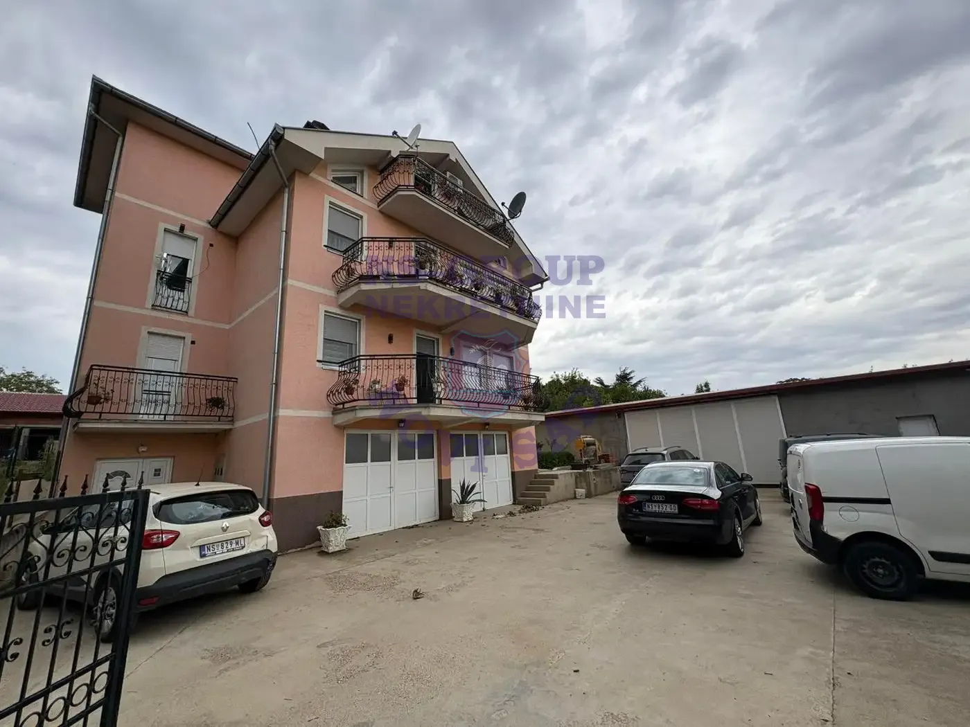 kuca na prodaju Petrovaradin, 310m2 553865