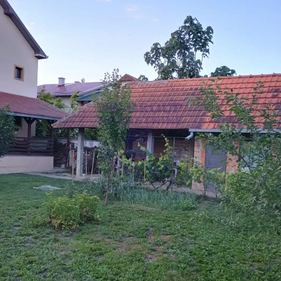 kuca na prodaju Bački Jarak 210m2 559920