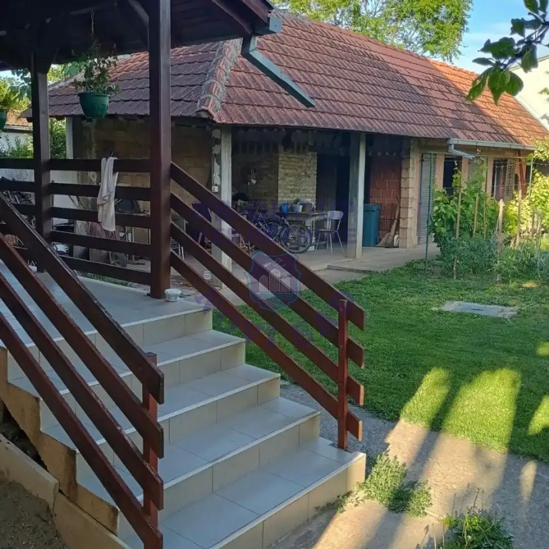 kuca na prodaju Bački Jarak 210m2 559920