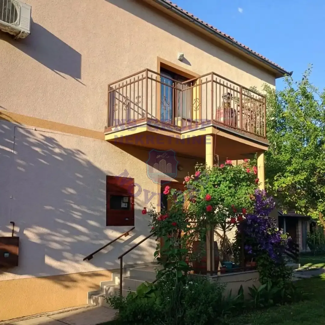 kuca na prodaju Bački Jarak 210m2 559920