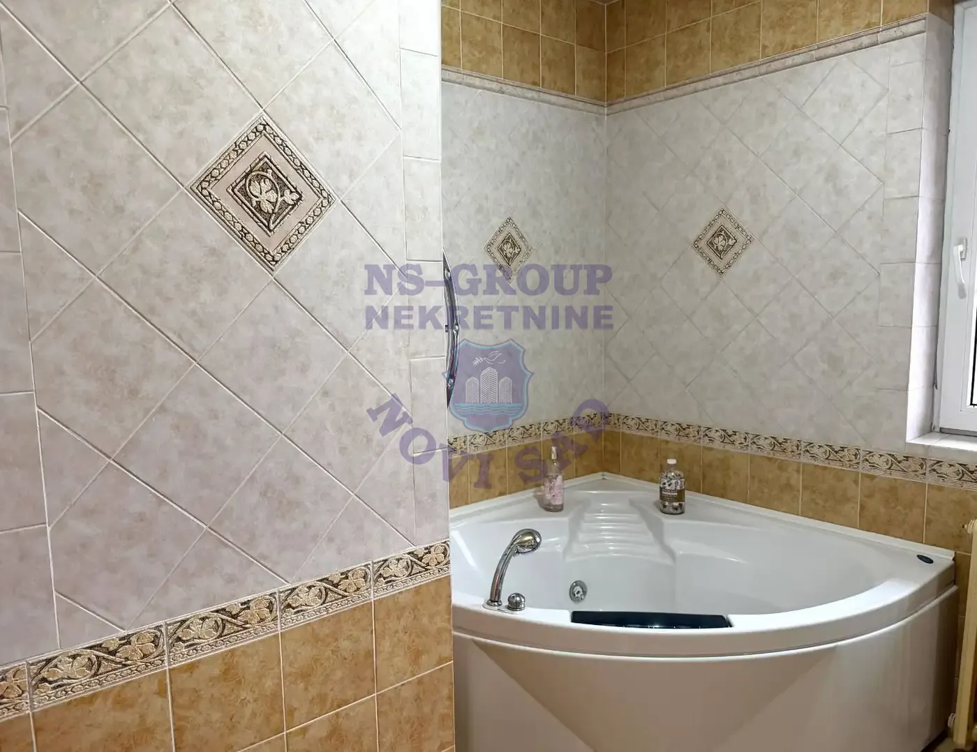 stan na prodaju Novi Sad 179m2 561403