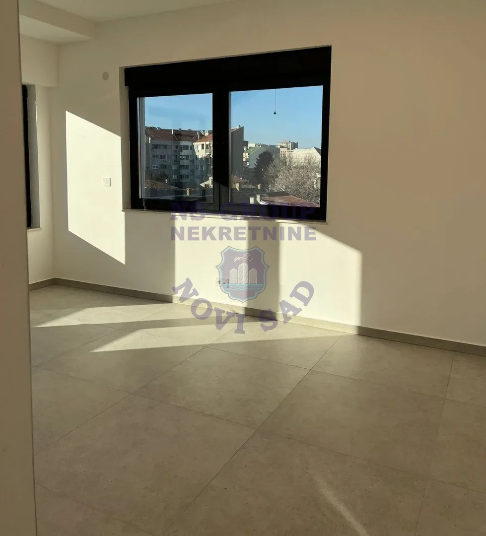 lokal za izdavanje Novi Sad 594m2 15400
