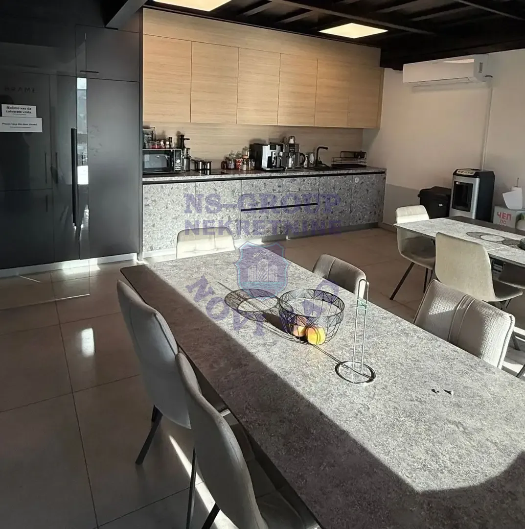 lokal za izdavanje Novi Sad 594m2 15400