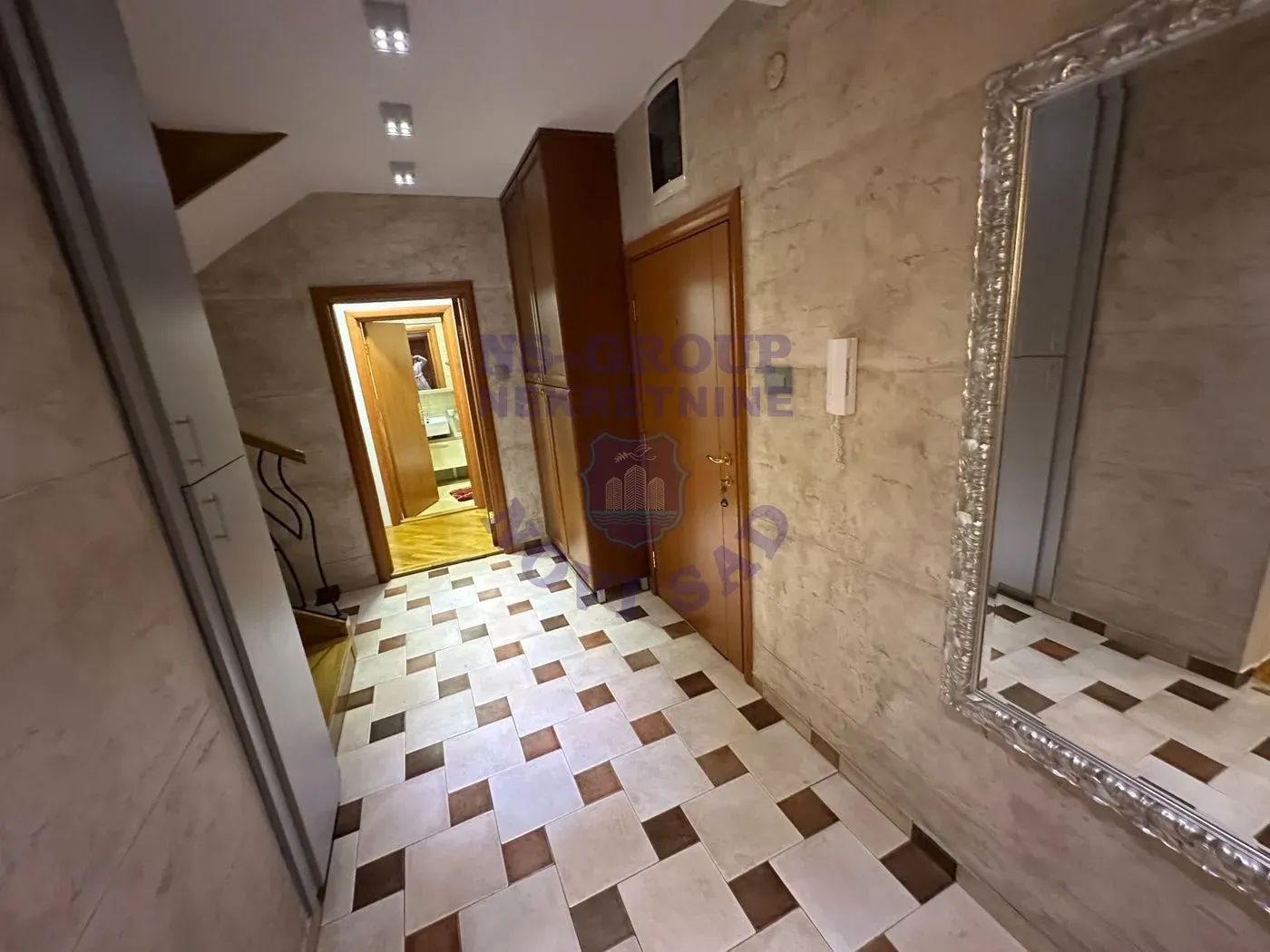 stan na prodaju Novi Sad 161m2 563761