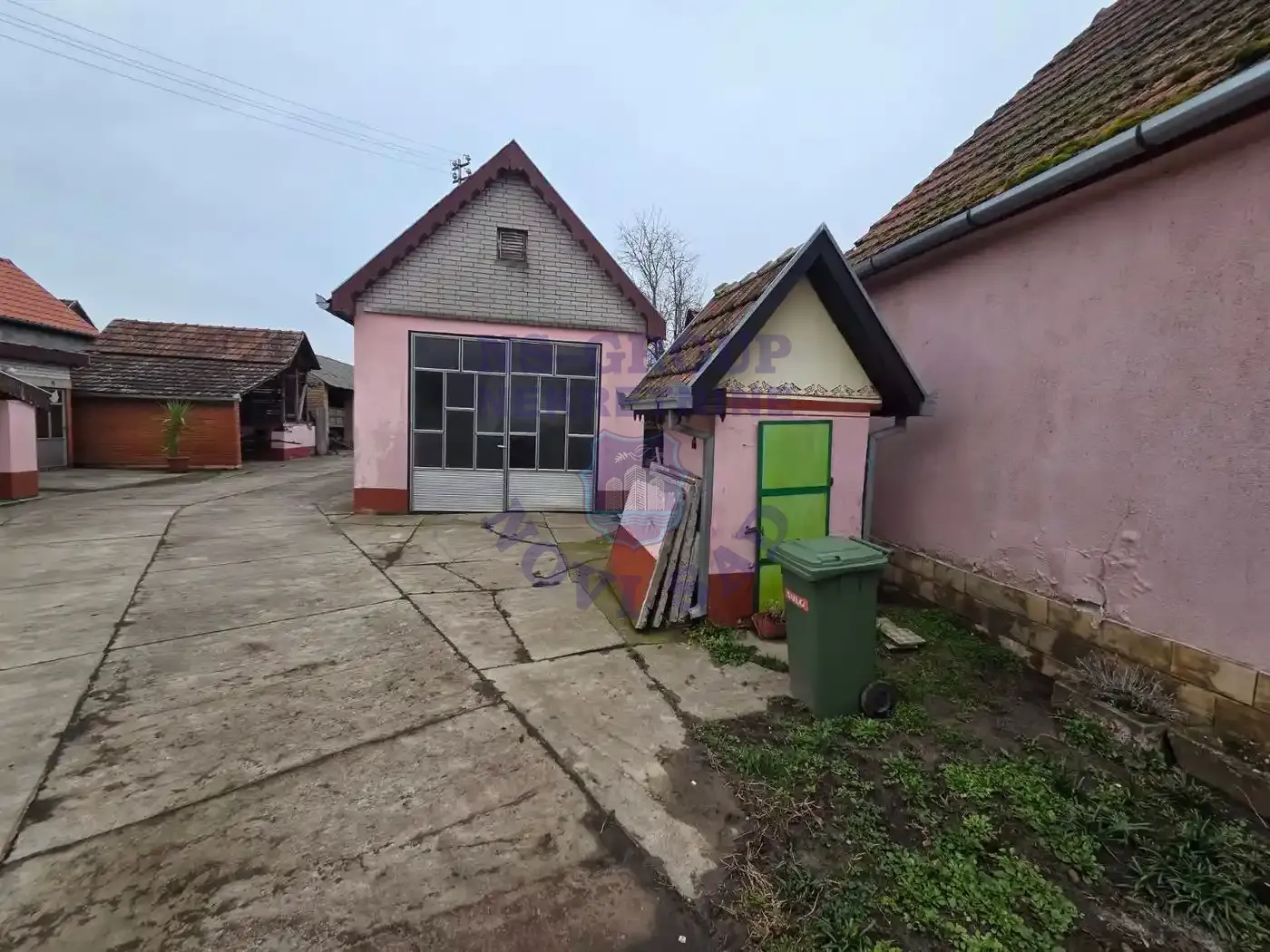 kuca na prodaju Kisač 250m2 564339