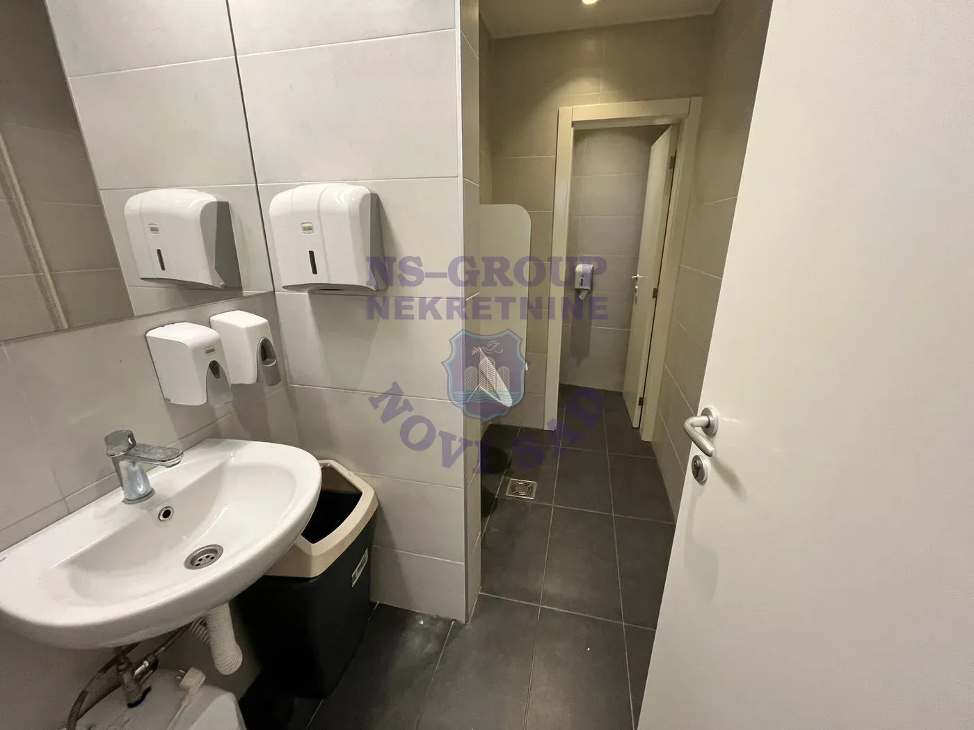 lokal za izdavanje Novi Sad 1000m2 15616