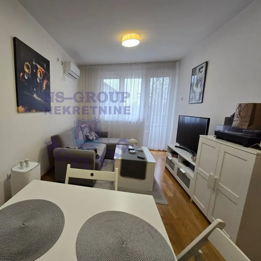 stan na prodaju Novi Sad, 43m2 15649