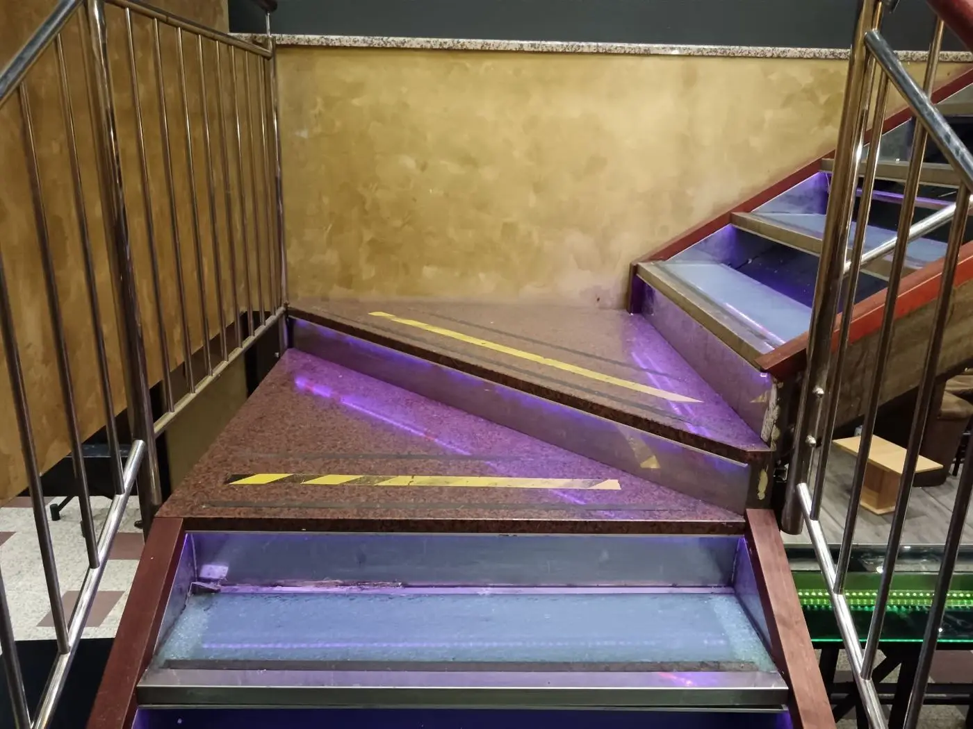 lokal na prodaju Novi Sad 219m2 564736