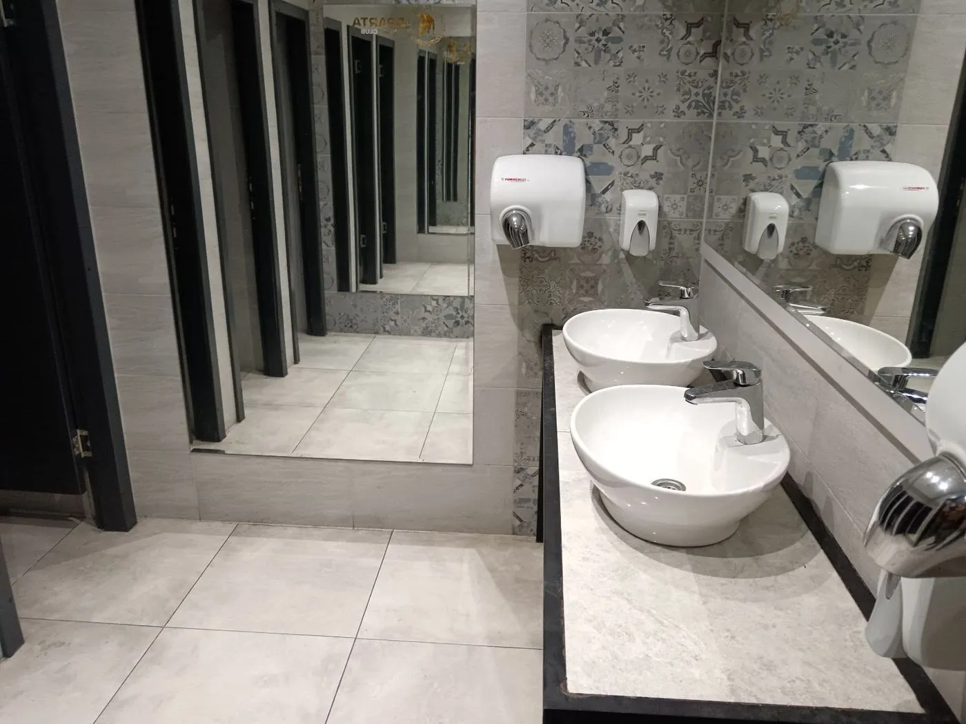 lokal na prodaju Novi Sad 219m2 564736