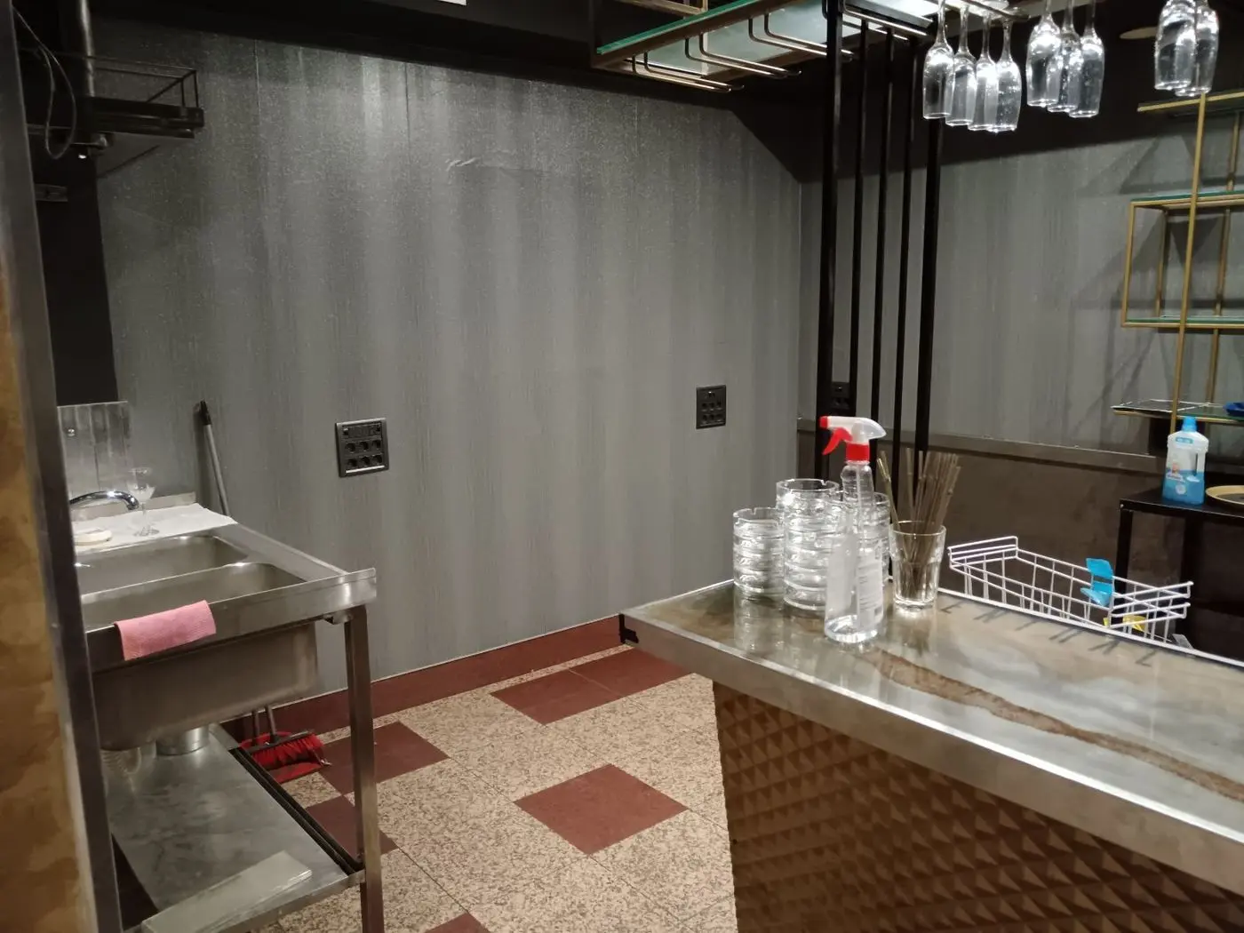 lokal na prodaju Novi Sad 219m2 564736