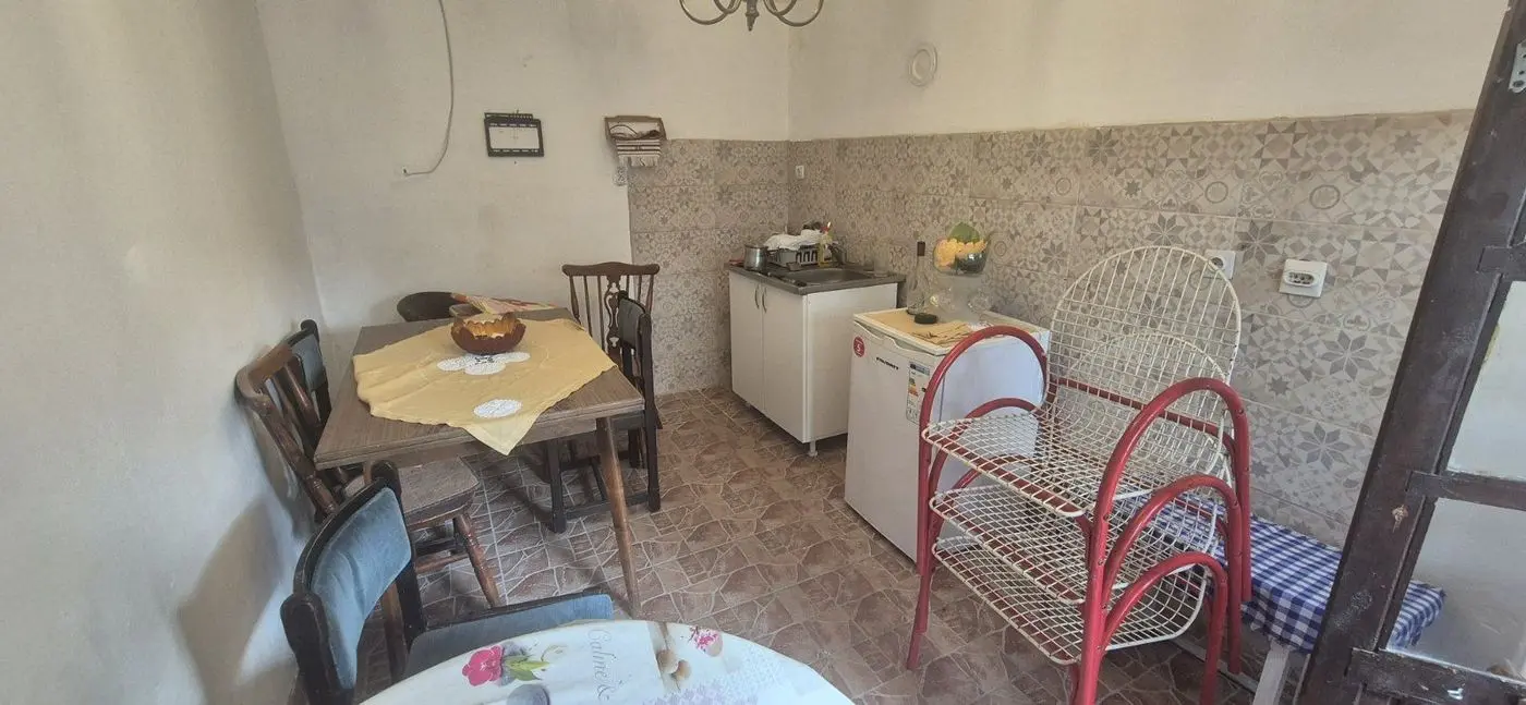 kuca na prodaju Ledinci, 20m2 566486
