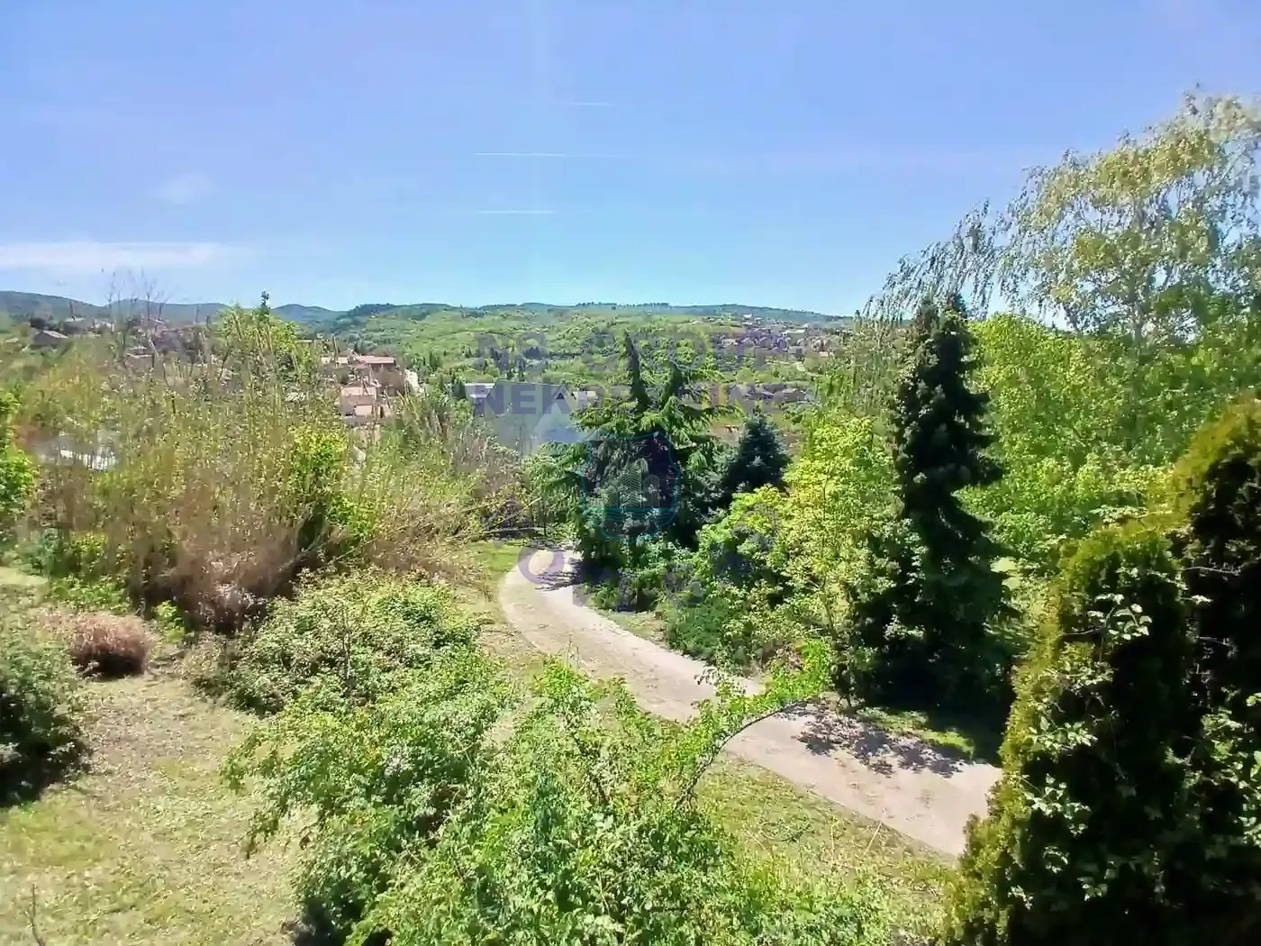 kuca na prodaju Ledinci 322m2 569131
