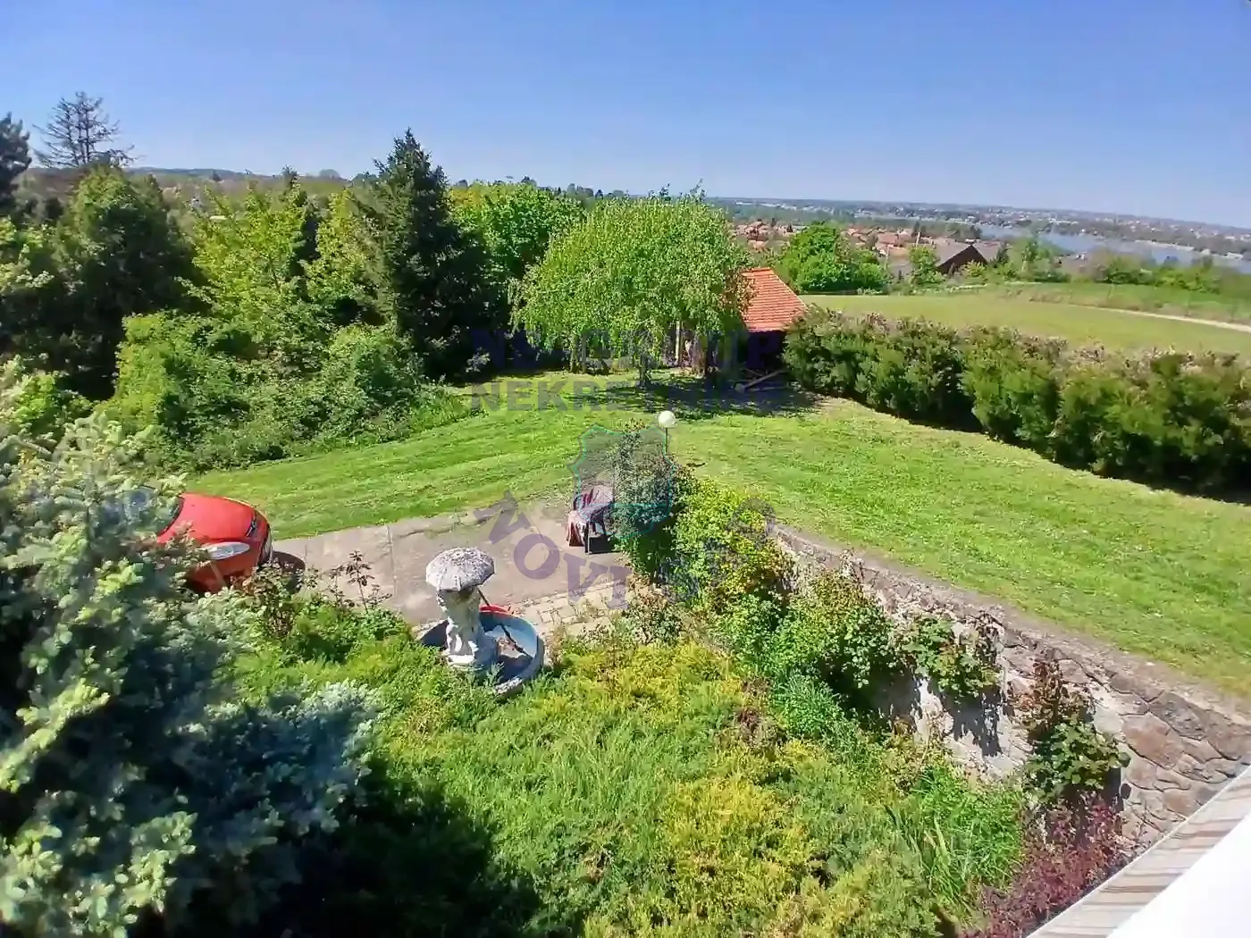 kuca na prodaju Ledinci 322m2 569131