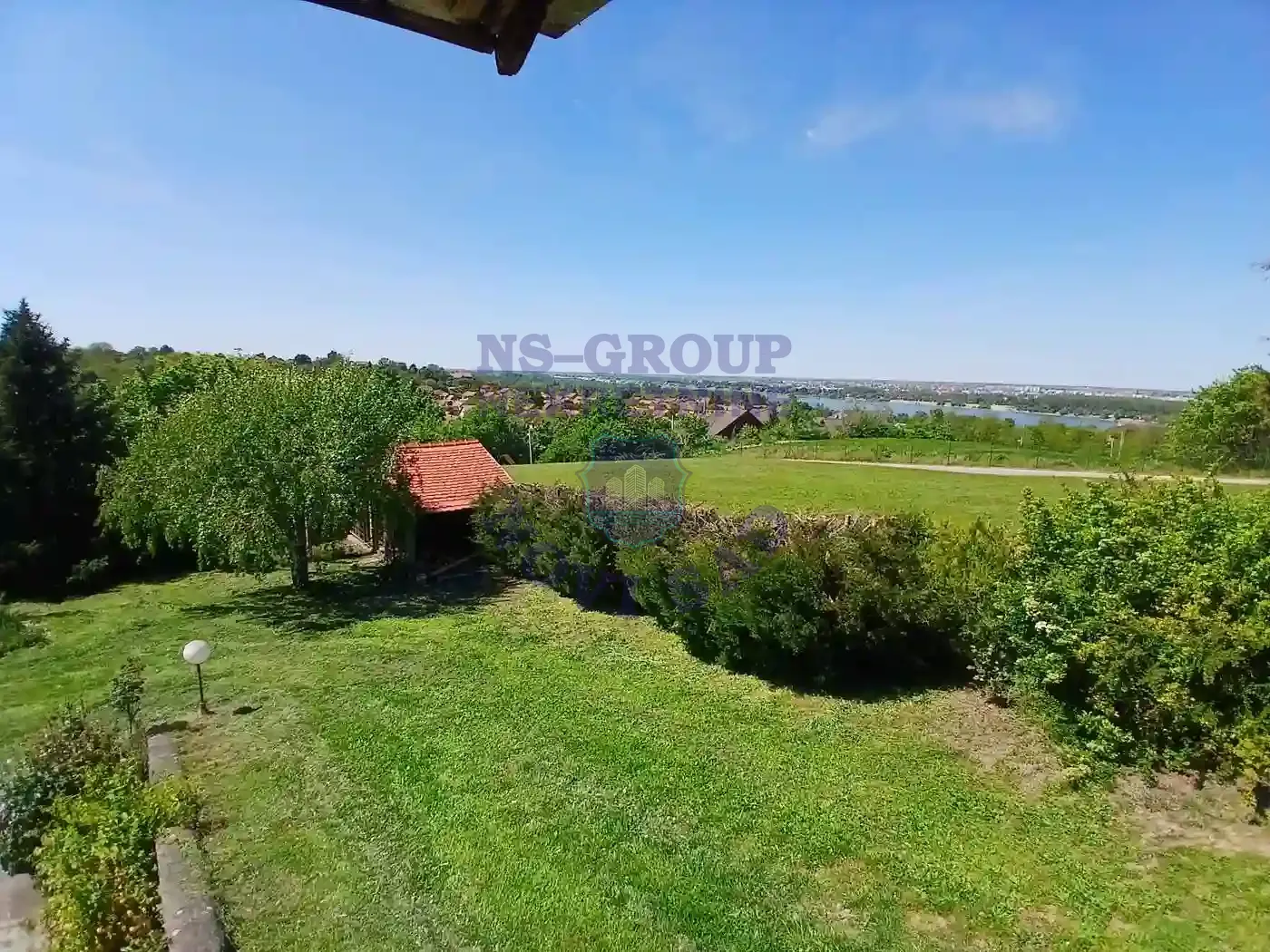 kuca na prodaju Ledinci 322m2 569131