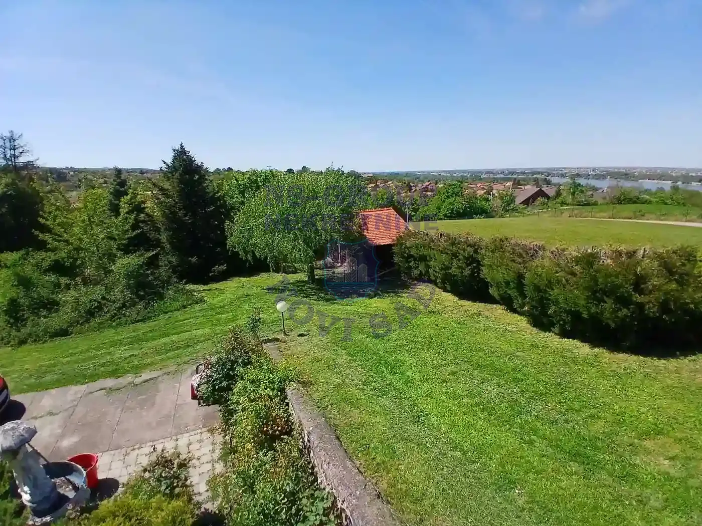 kuca na prodaju Ledinci 322m2 569131