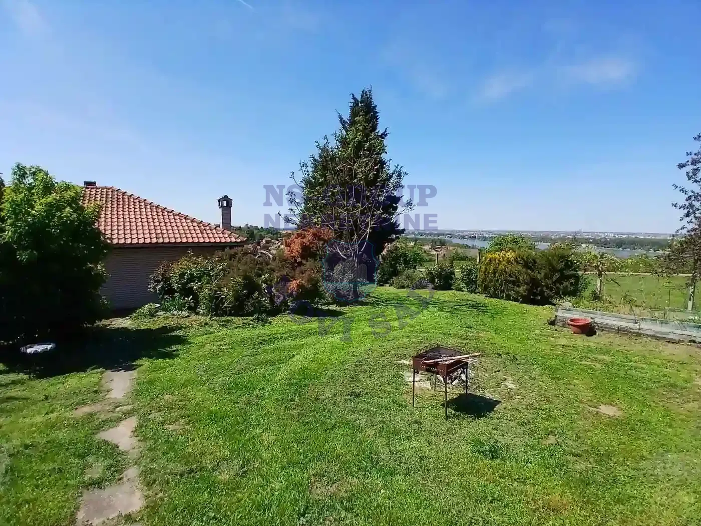 kuca na prodaju Ledinci 322m2 569131