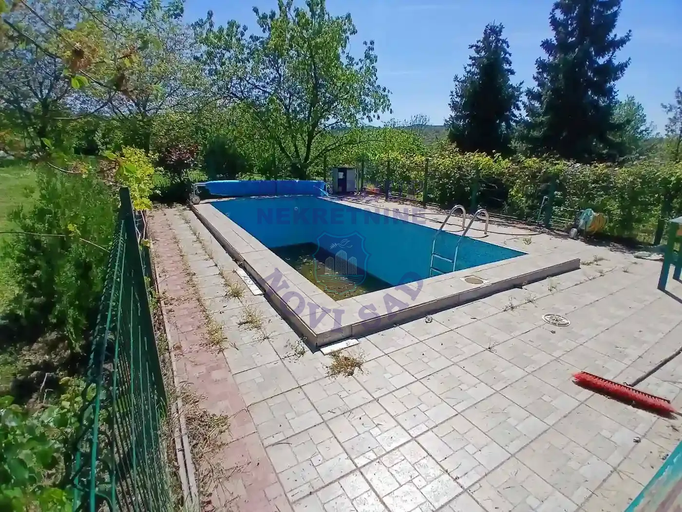 kuca na prodaju Ledinci 322m2 569131