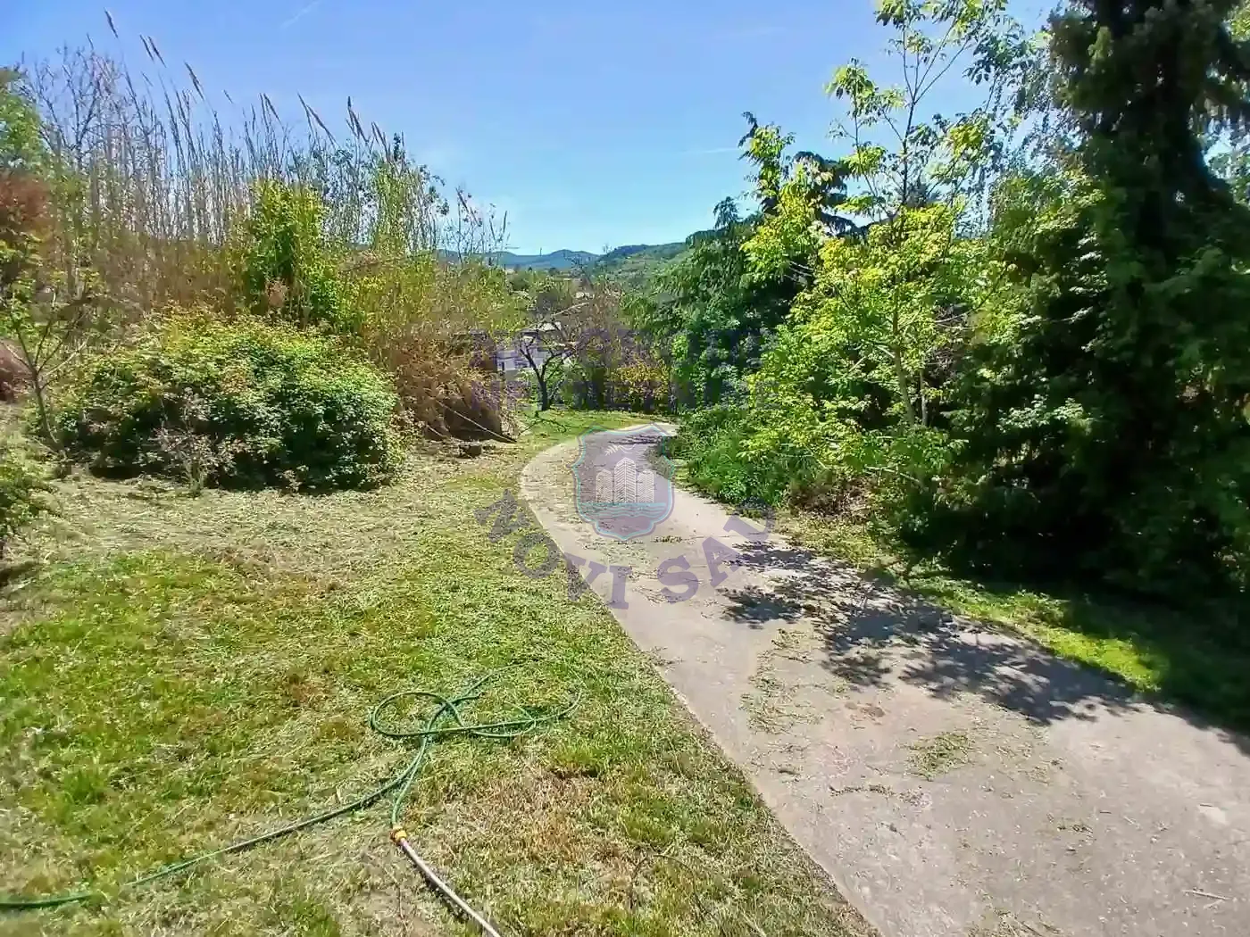 kuca na prodaju Ledinci 322m2 569131